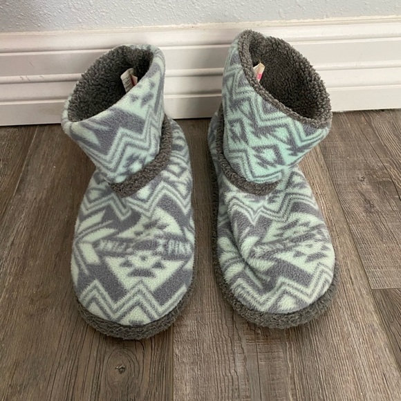 PINK Victoria's Secret 7 Blue Aztec Southwest Print Fuzzy Slippers House Shoes - Picture 4 of 7